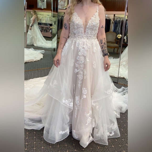 Moonlight Bridal Wedding Dress H1394
